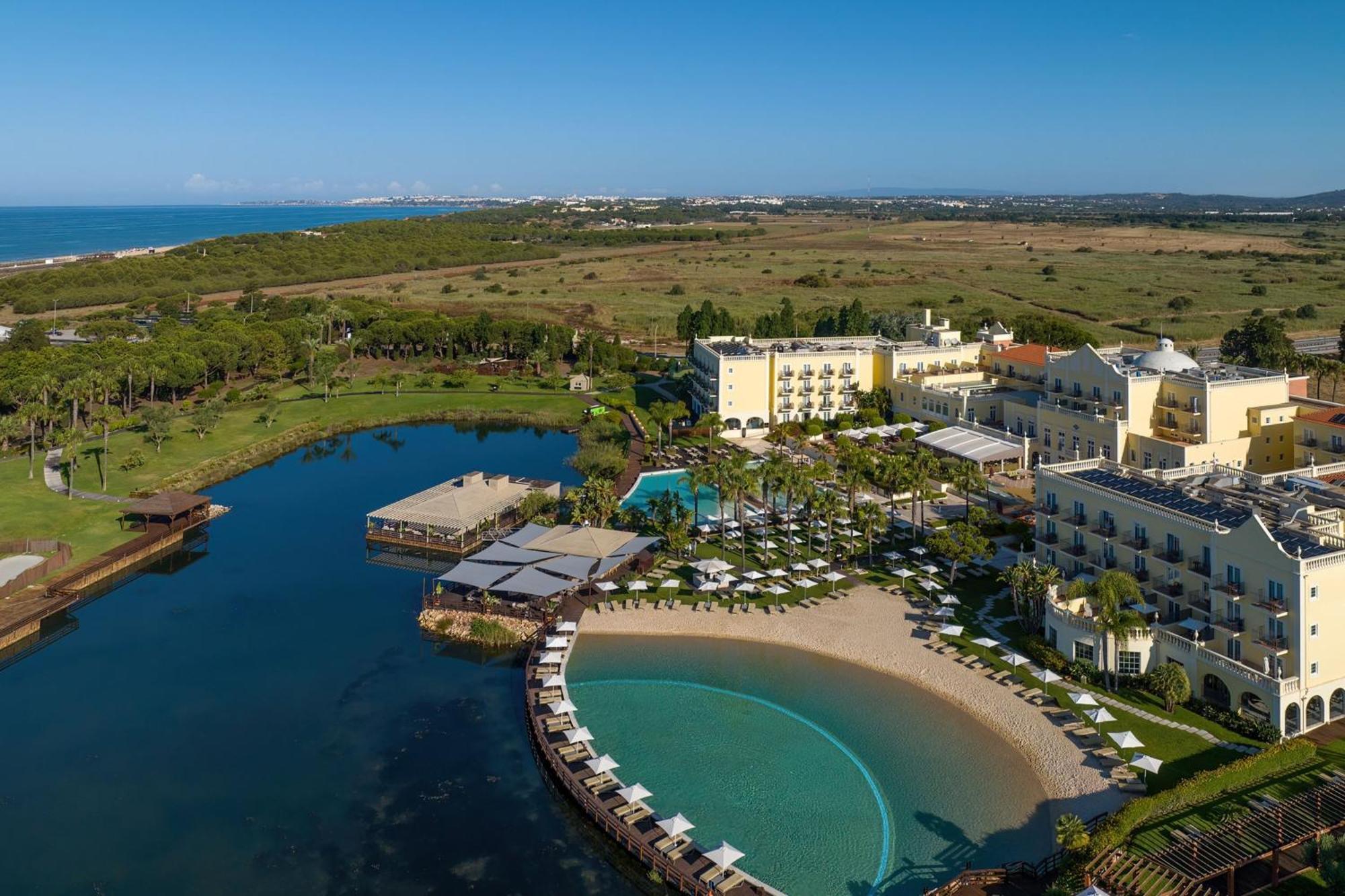 Domes Lake Algarve, Autograph Collection Vilamoura Luaran gambar Aerial view of the resort