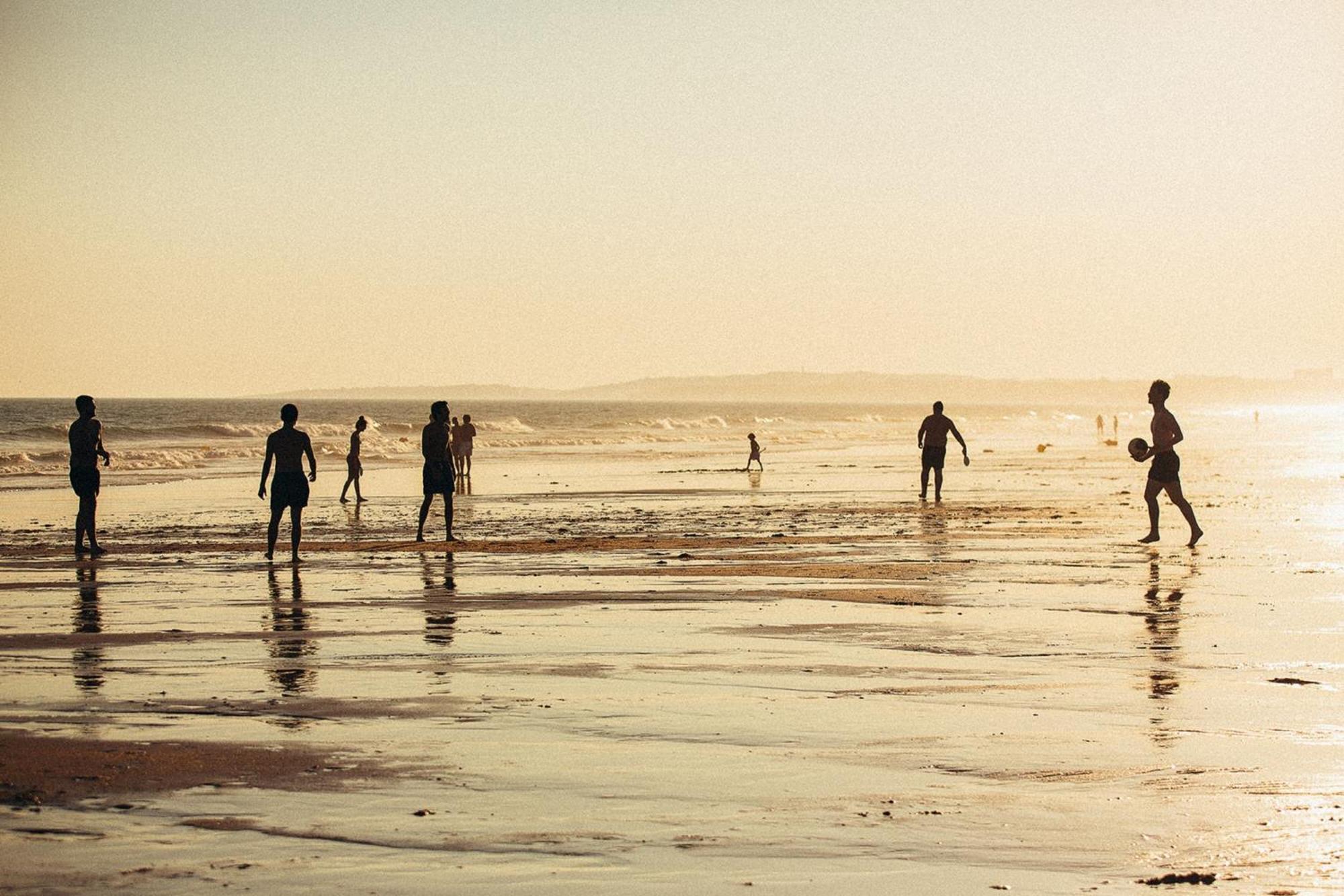 Domes Lake Algarve, Autograph Collection Vilamoura Luaran gambar Children playing football on the beach