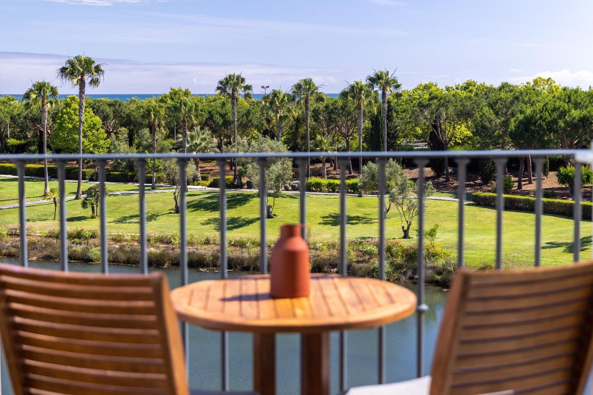 Domes Lake Algarve, Autograph Collection Vilamoura Luaran gambar View from the balcony of a suite at the Hyatt Regency