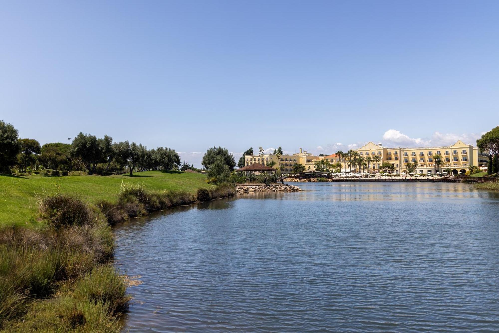 Domes Lake Algarve, Autograph Collection Vilamoura Luaran gambar View of the lagoon