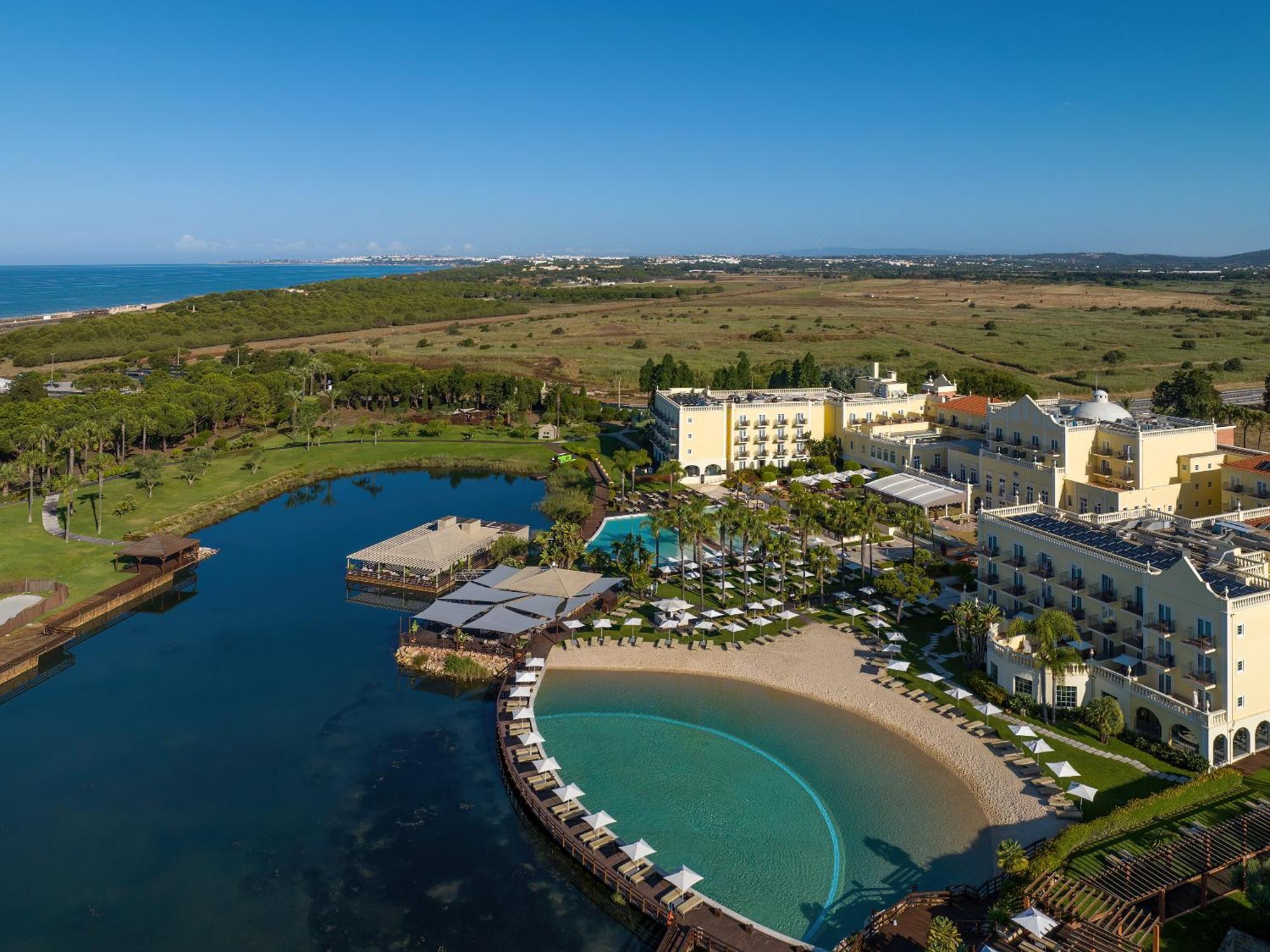 Domes Lake Algarve, Autograph Collection Vilamoura Luaran gambar Aerial view of the resort