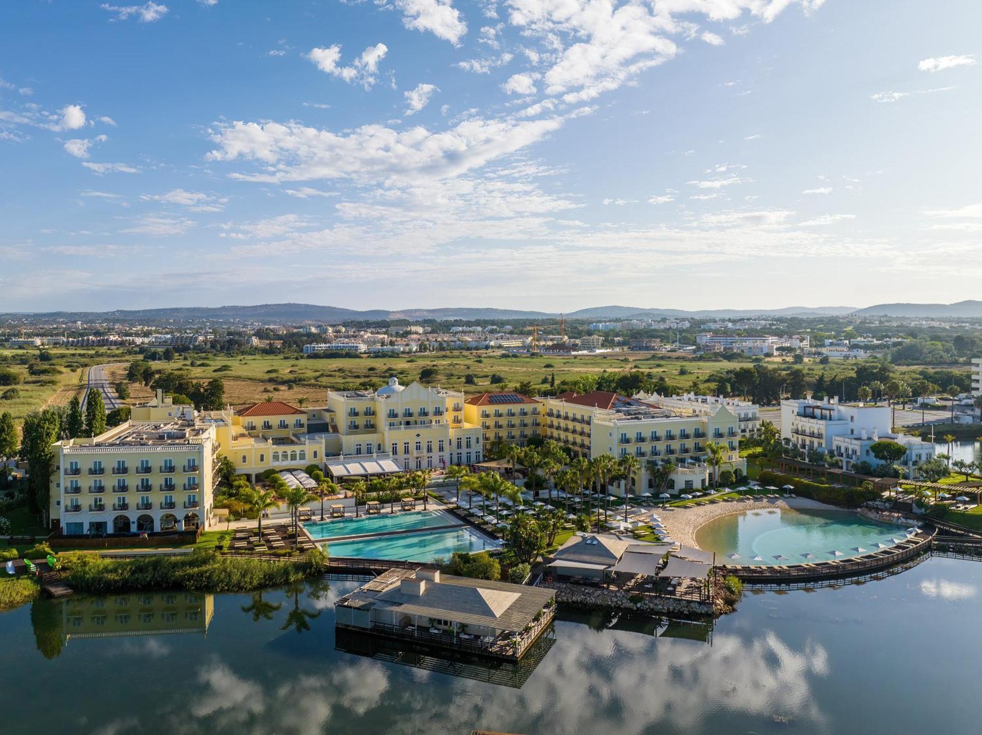 Domes Lake Algarve, Autograph Collection Vilamoura Luaran gambar Aerial view of the resort